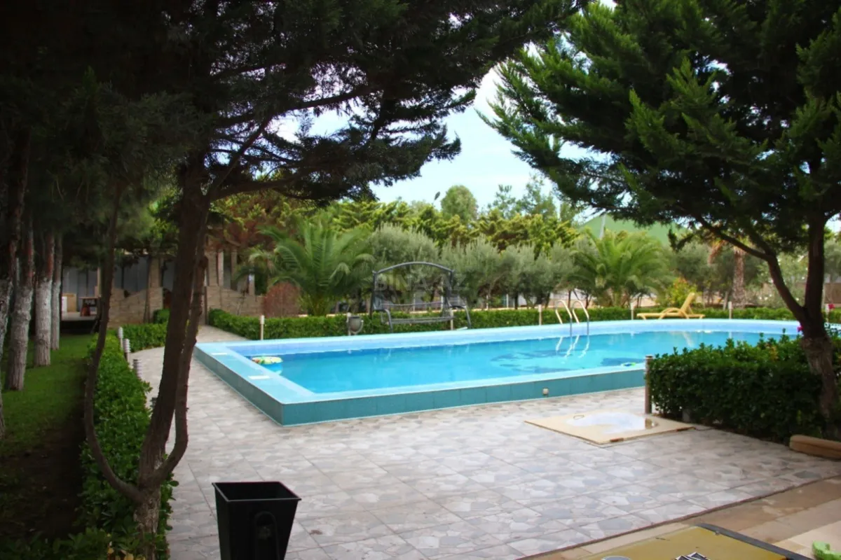 Kirayə verilir 6 otaqlı həyət evi 450 m²