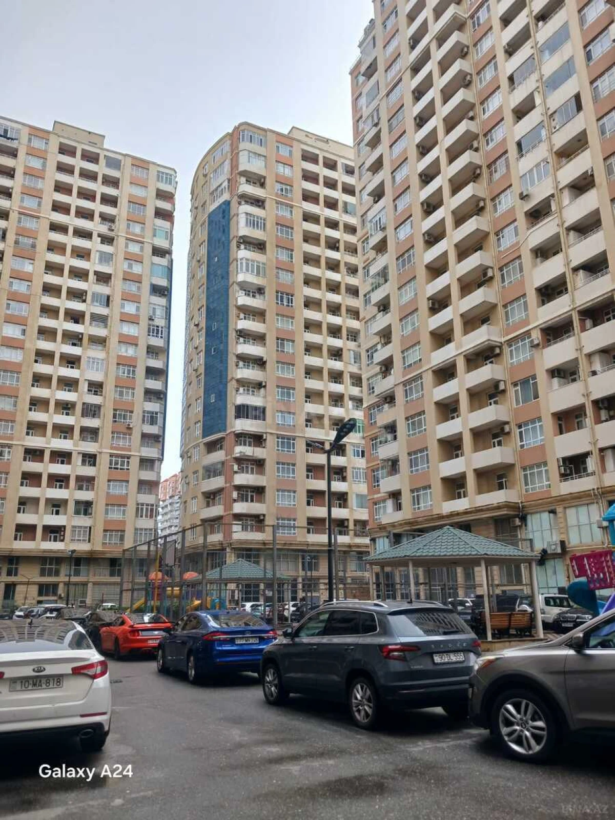 Kirayə verilir 2 otaqlı mənzil 100 m²