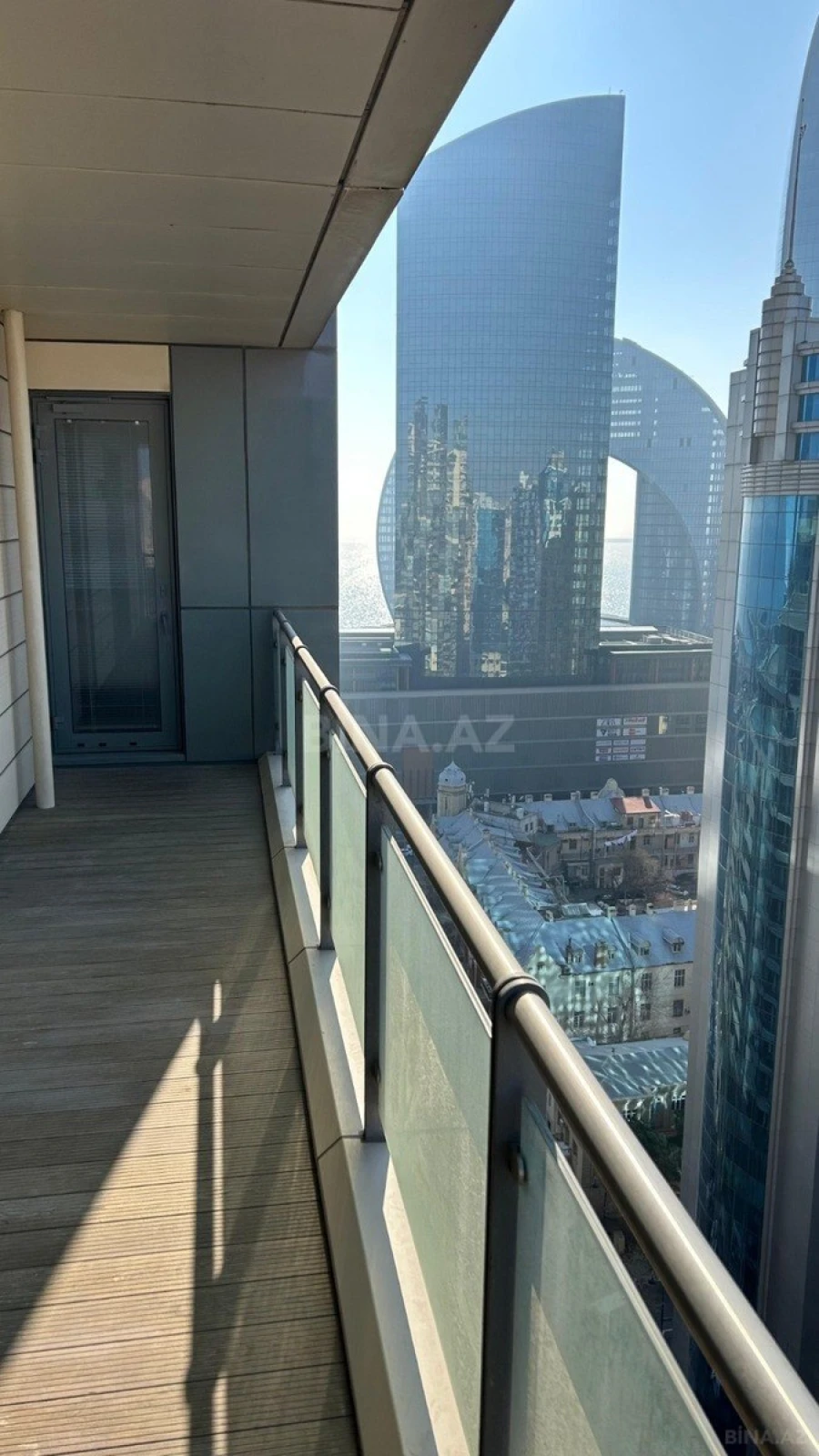 Kirayə verilir 5 otaqlı mənzil 320 m²