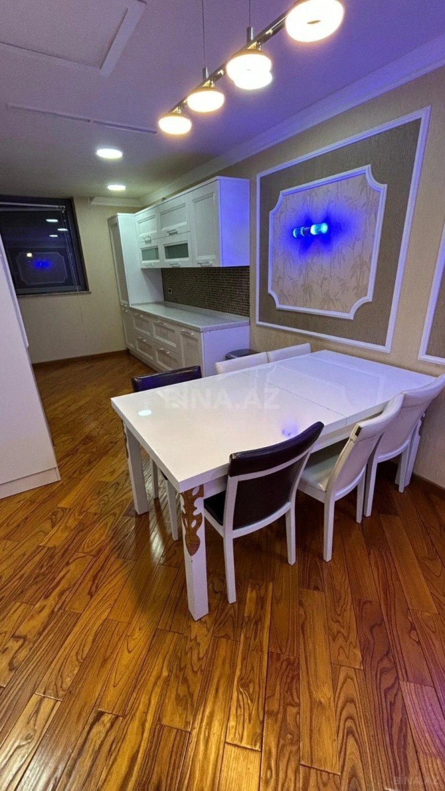 Kirayə verilir 5 otaqlı mənzil 320 m²