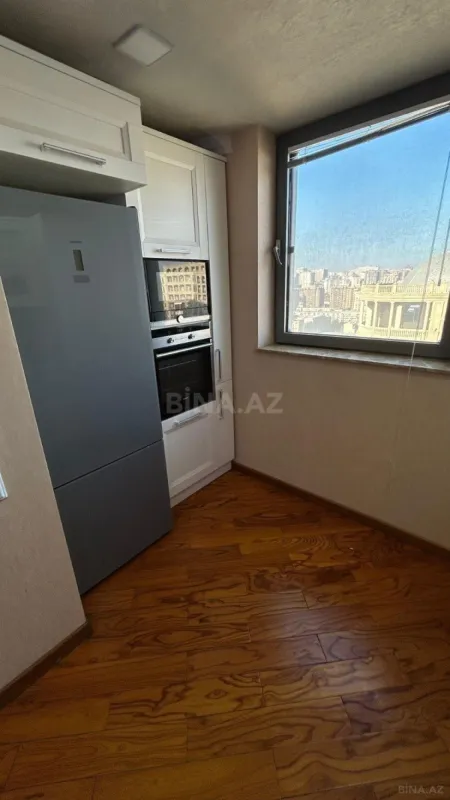 Kirayə verilir 5 otaqlı mənzil 320 m²