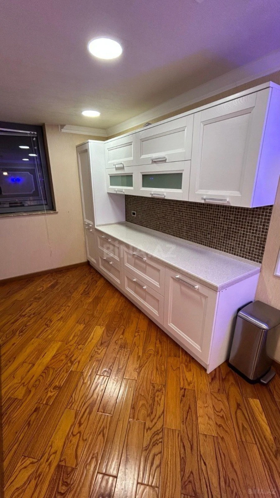 Kirayə verilir 5 otaqlı mənzil 320 m²