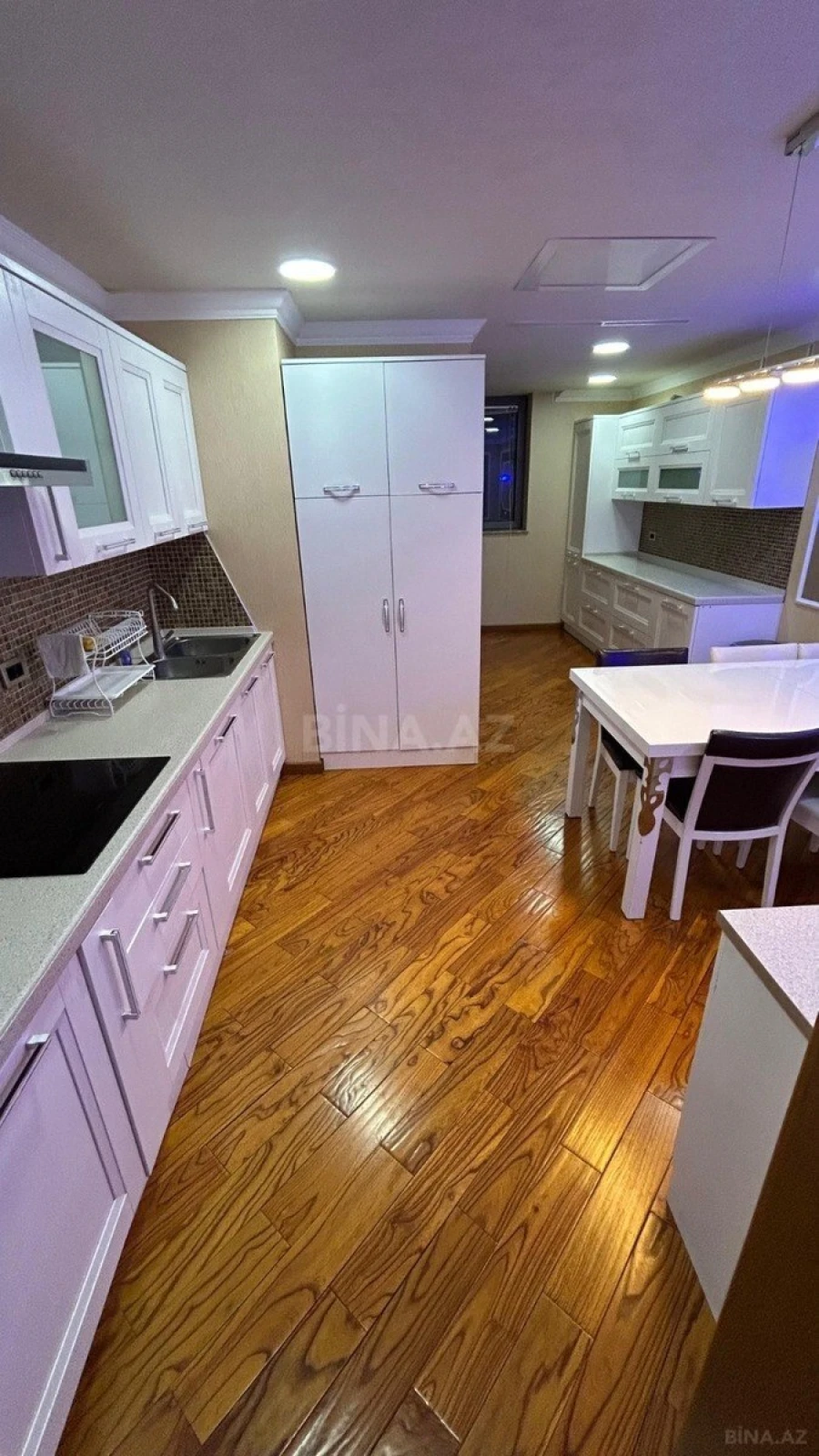 Kirayə verilir 5 otaqlı mənzil 320 m²