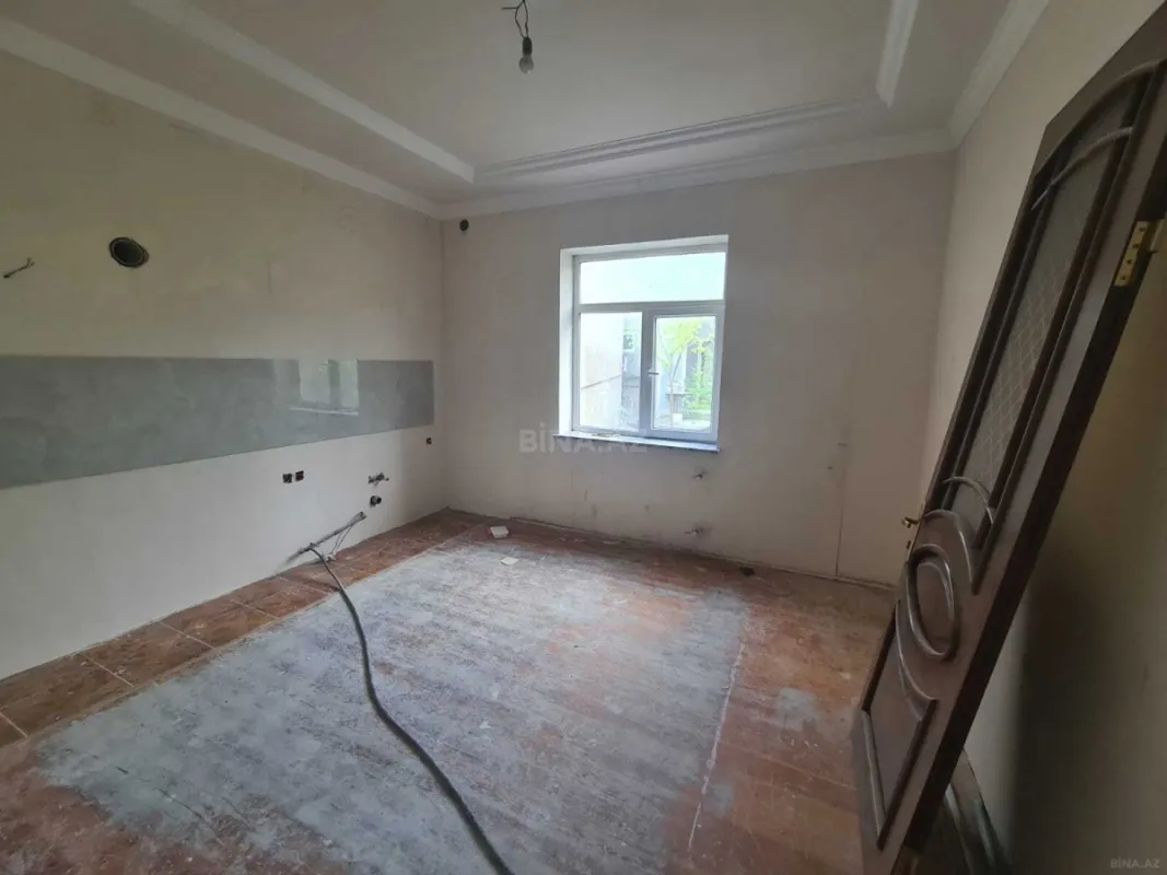 Satılır 5 otaqlı həyət evi 220 m²