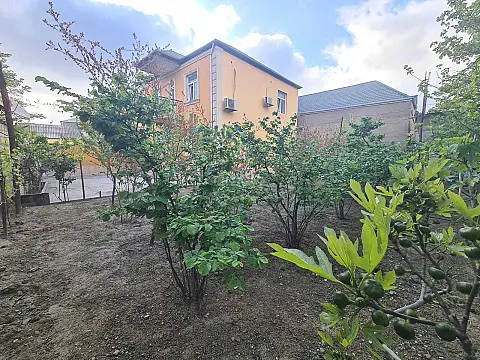 Satılır 5 otaqlı həyət evi 220 m²