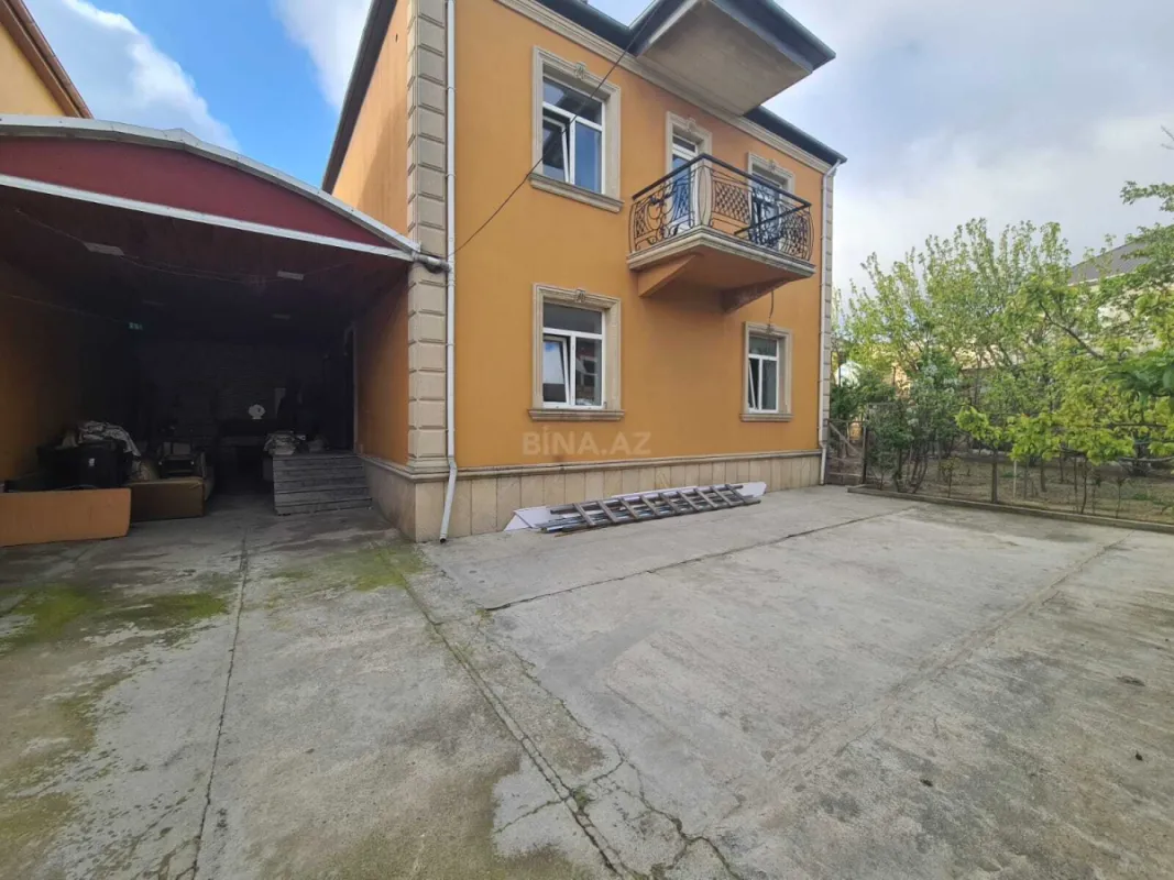Satılır 5 otaqlı həyət evi 220 m²