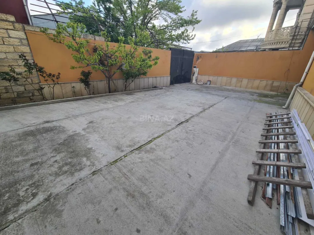 Satılır 5 otaqlı həyət evi 220 m²