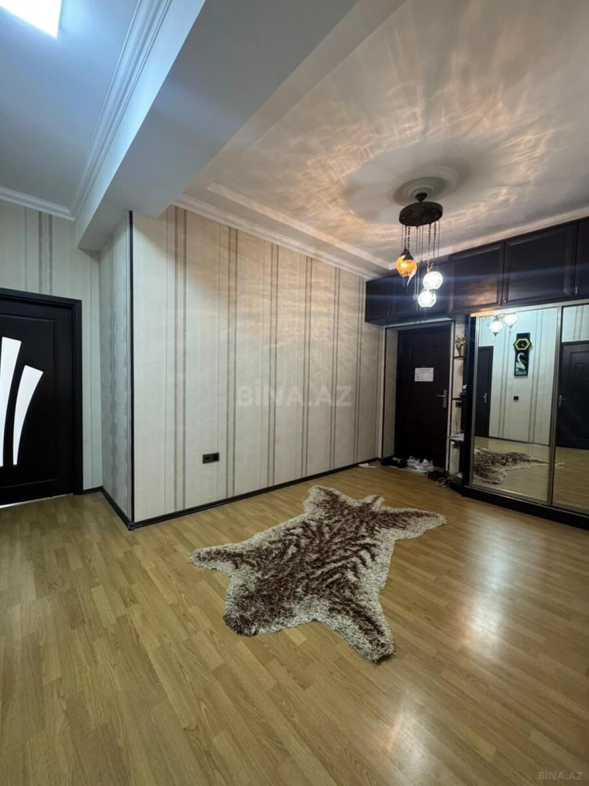 Satılır 2 otaqlı mənzil 103 m²