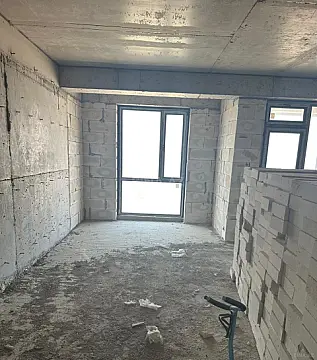 Satılır 2 otaqlı mənzil 82 m²