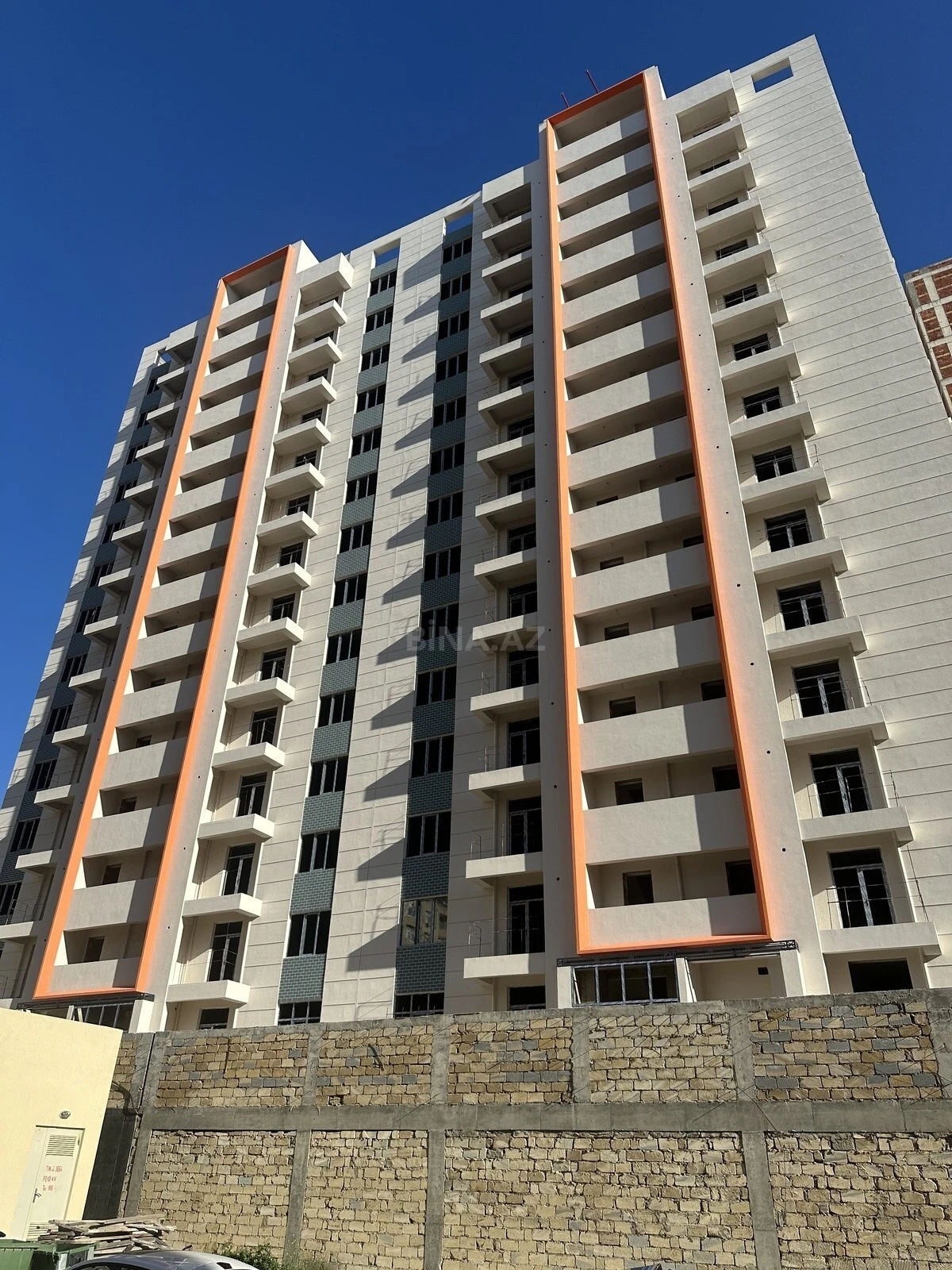 Satılır 2 otaqlı mənzil 82 m²