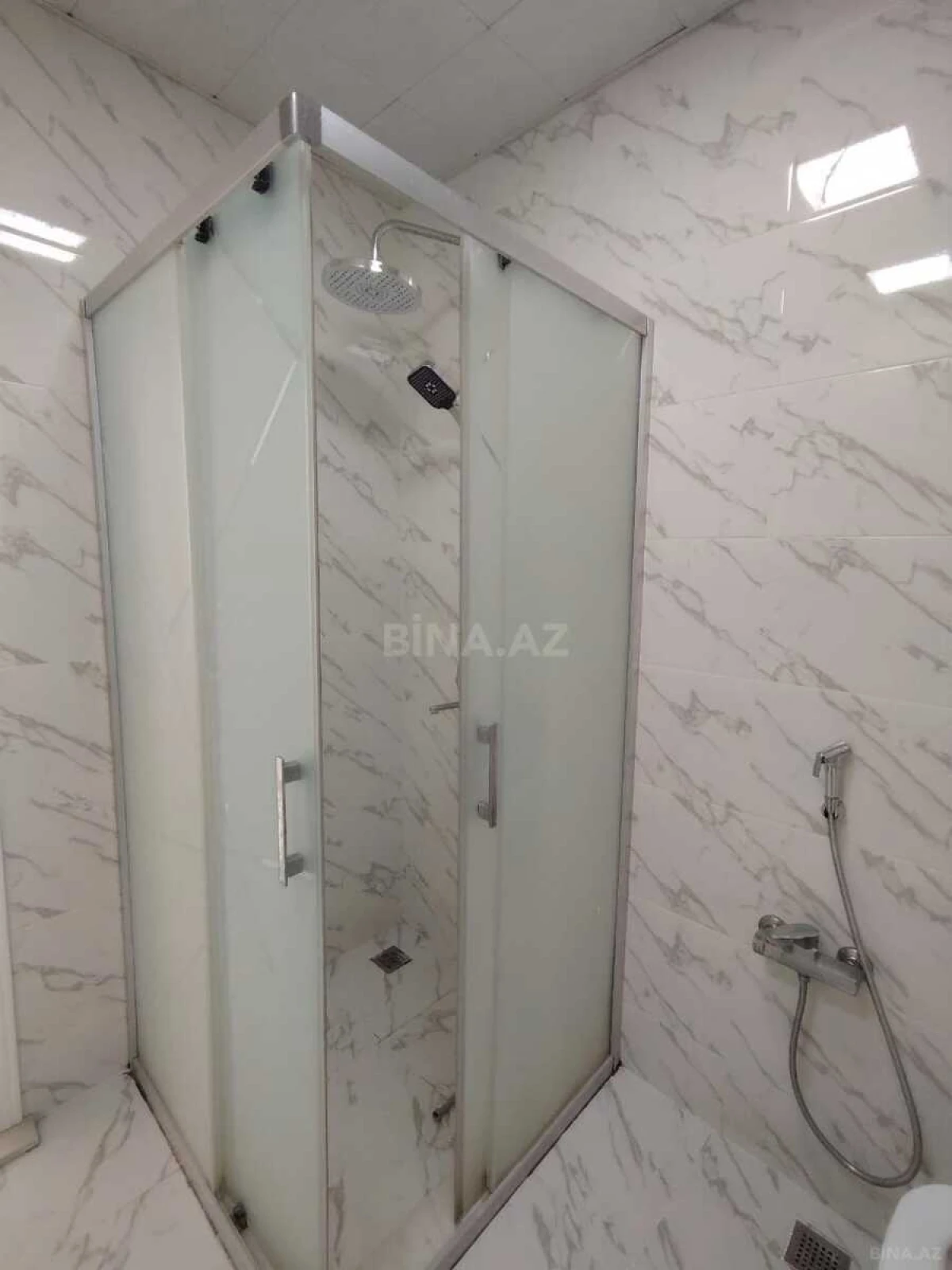 Kirayə verilir 3 otaqlı mənzil 111 m²