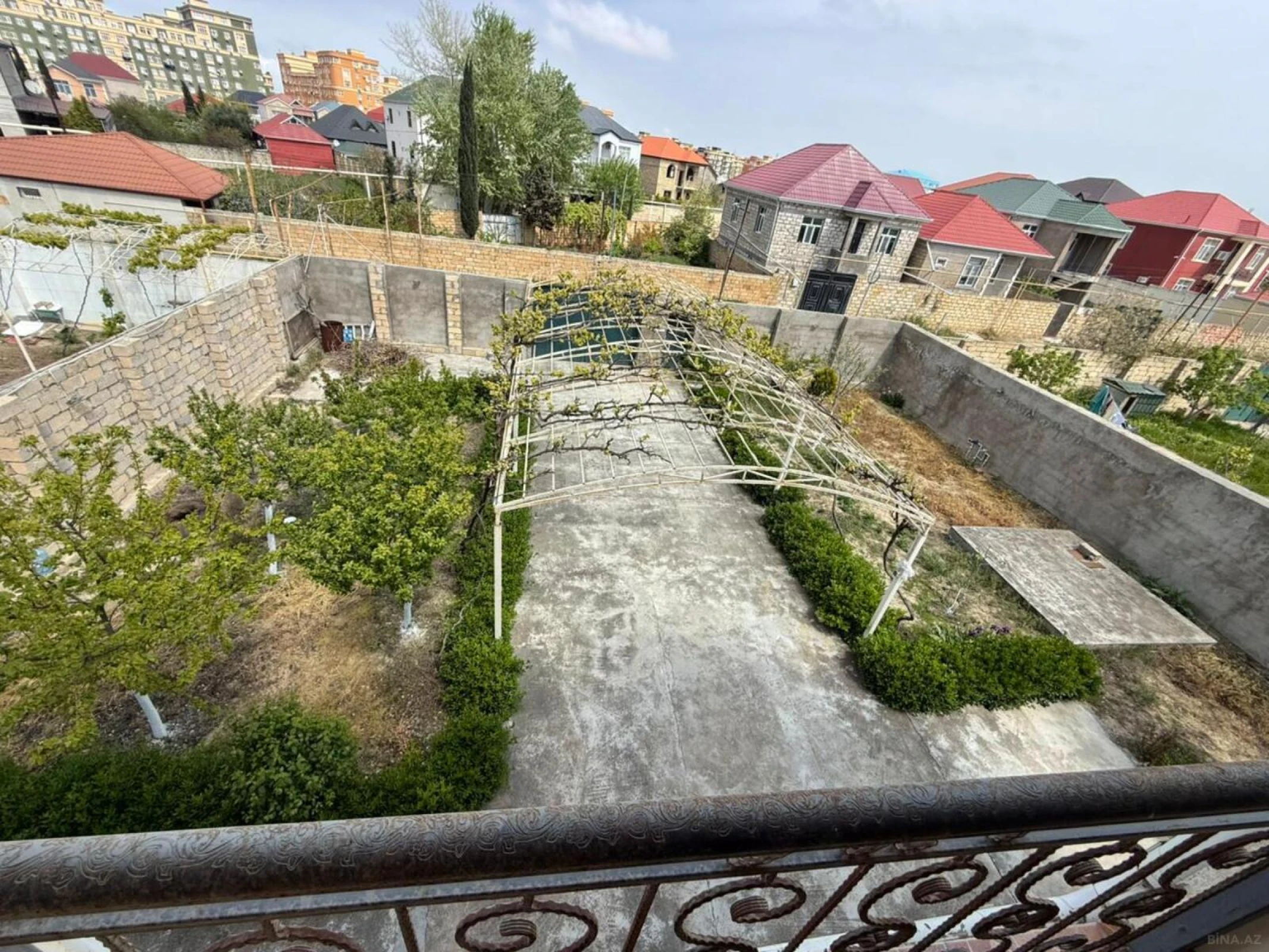 Satılır 6 otaqlı həyət evi 150 m²
