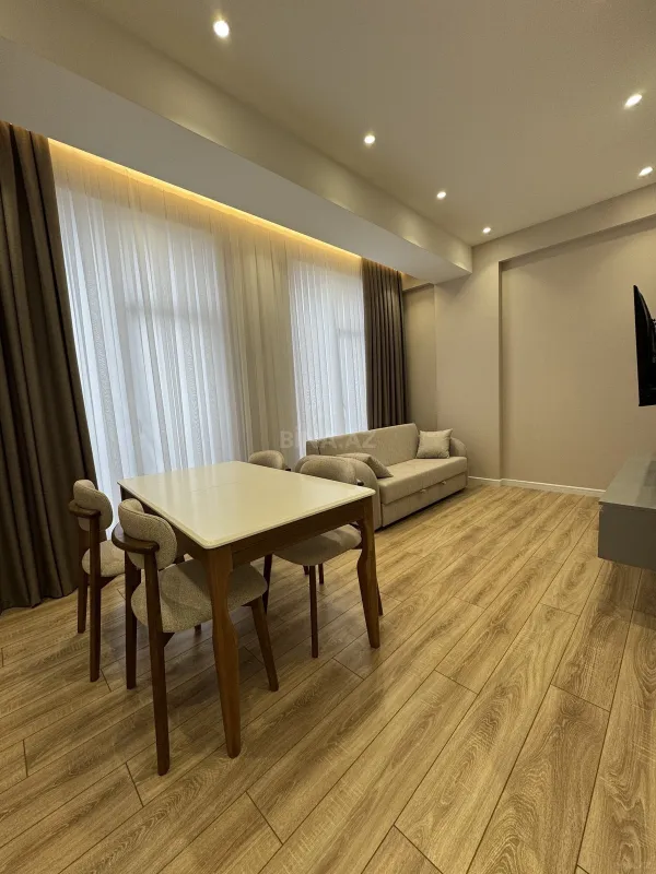 Kirayə verilir 2 otaqlı mənzil 80 m²