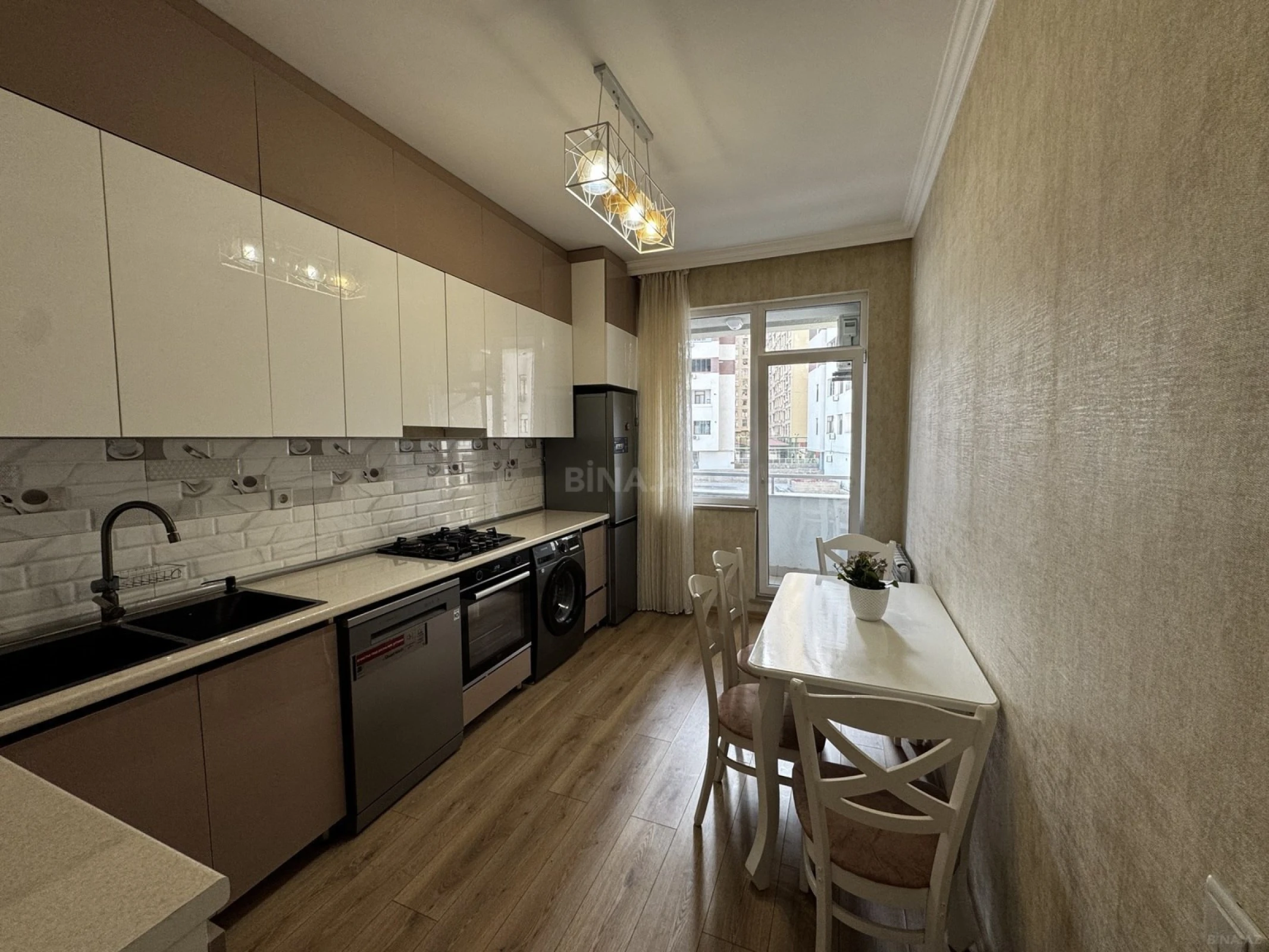 Satılır 2 otaqlı mənzil 75 m²
