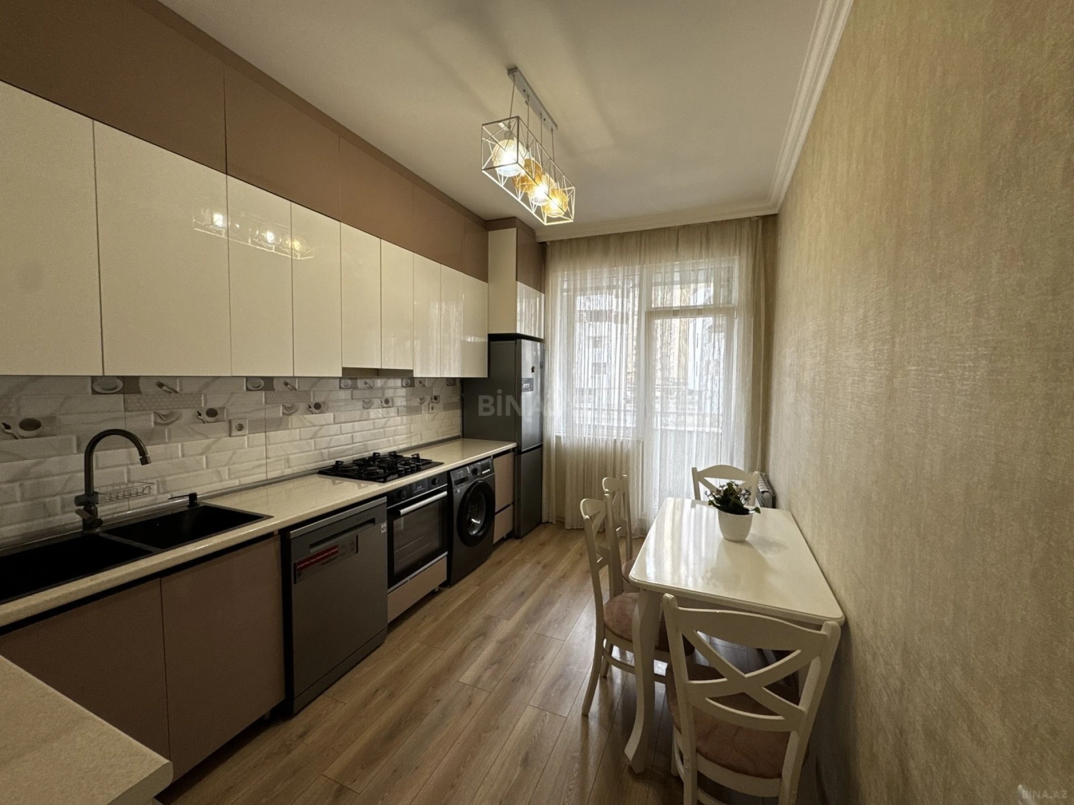 Satılır 2 otaqlı mənzil 75 m²