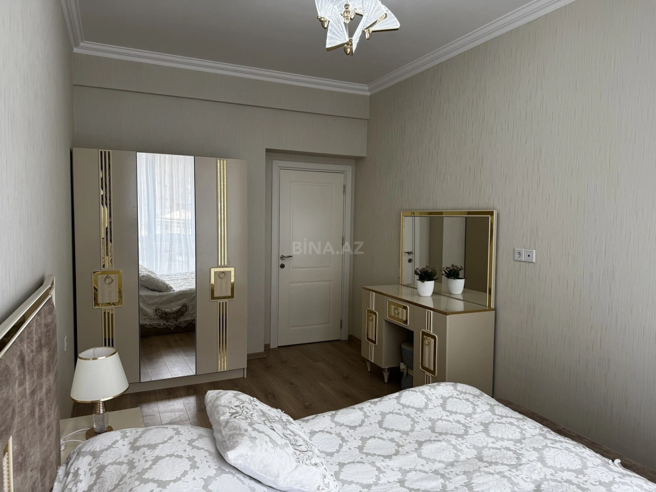 Satılır 2 otaqlı mənzil 75 m²