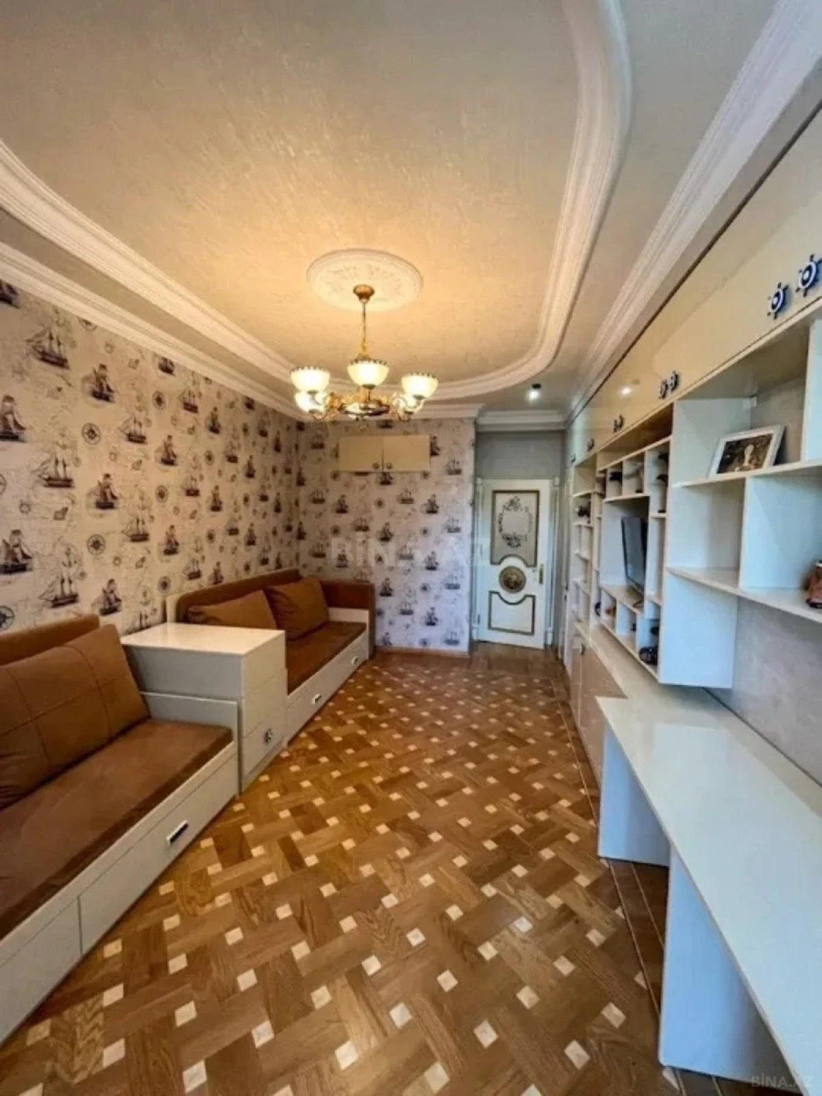 Satılır 4 otaqlı mənzil 193 m²