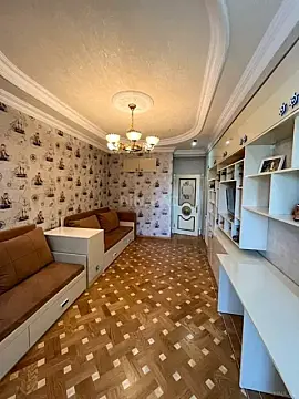 Satılır 4 otaqlı mənzil 193 m²