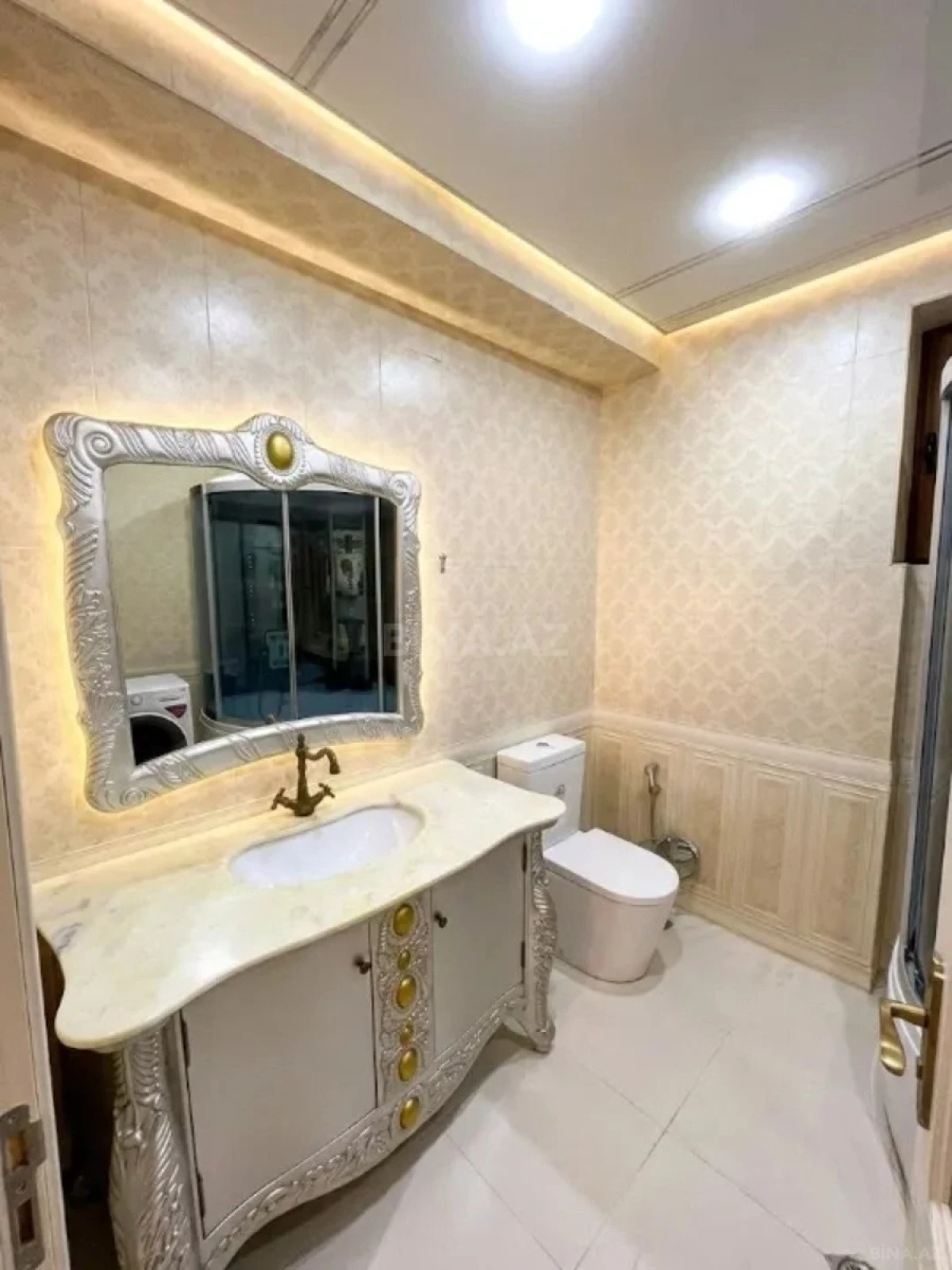 Satılır 4 otaqlı mənzil 193 m²