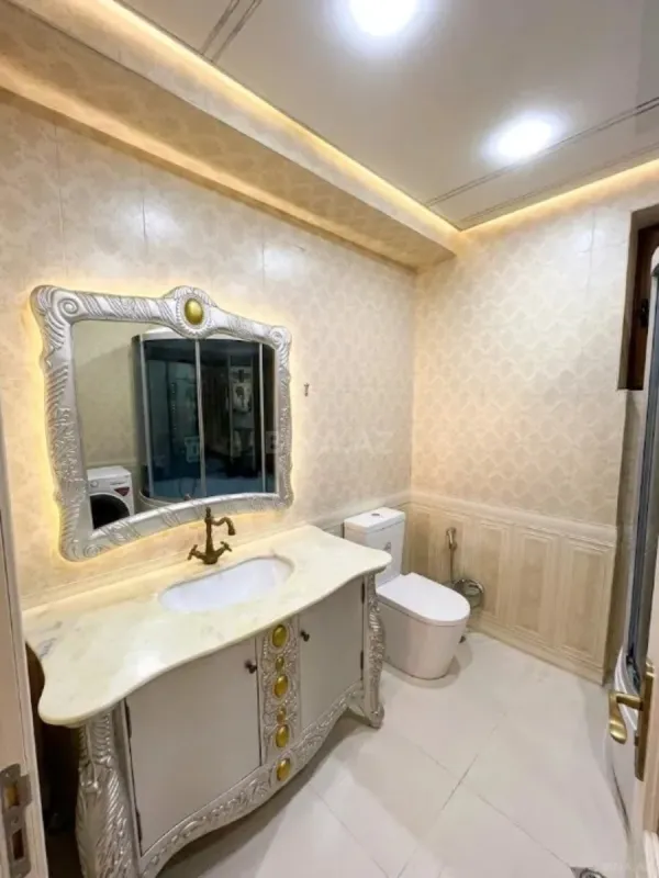 Satılır 4 otaqlı mənzil 193 m²