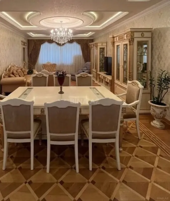 Satılır 4 otaqlı mənzil 193 m²