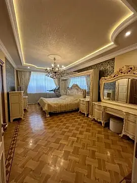 Satılır 4 otaqlı mənzil 193 m²