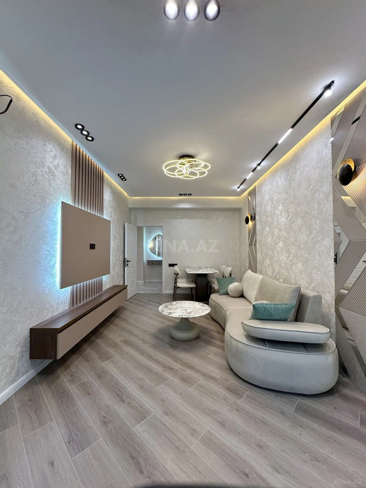 Satılır 2 otaqlı mənzil 67 m²