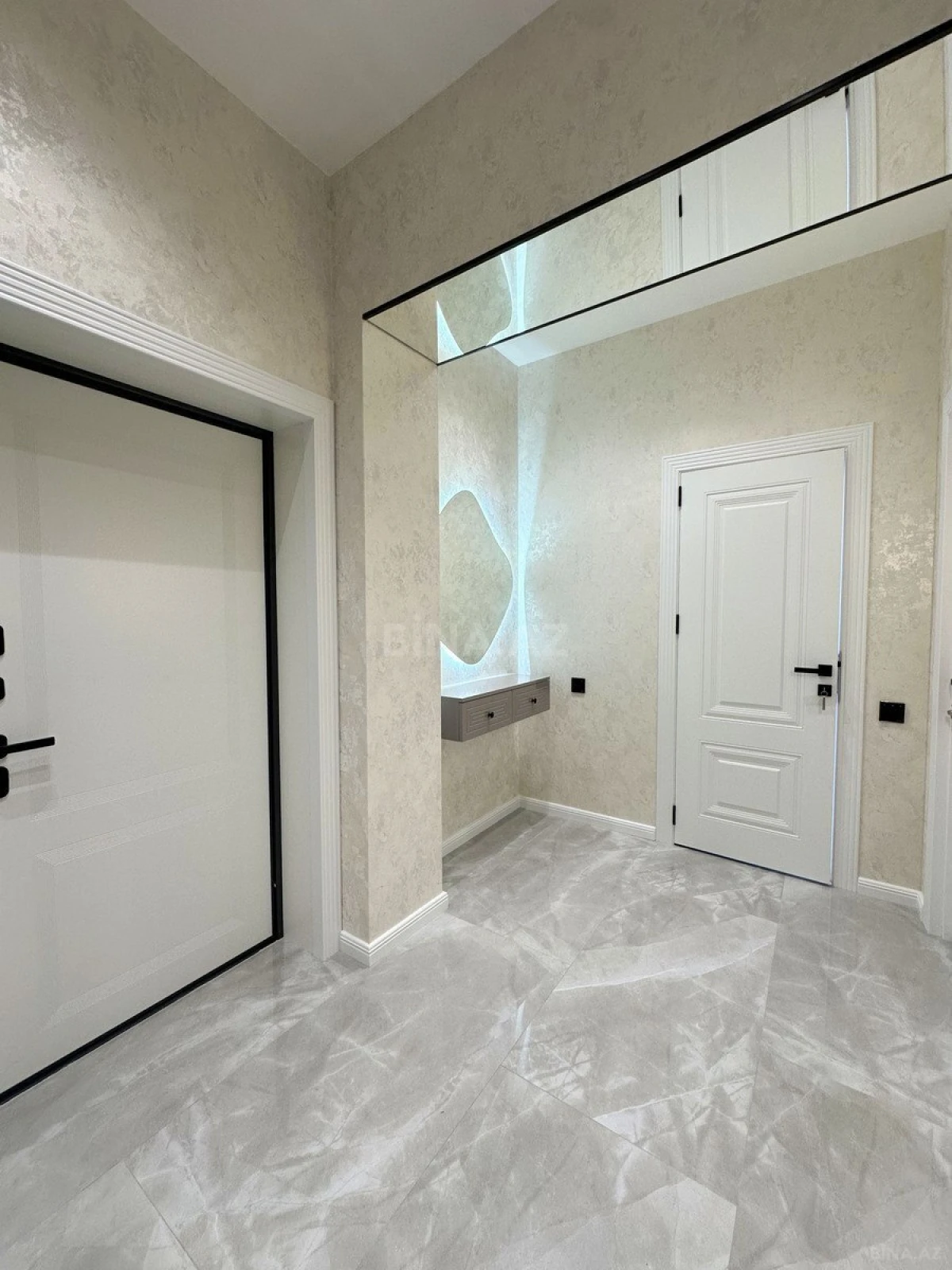 Satılır 2 otaqlı mənzil 67 m²