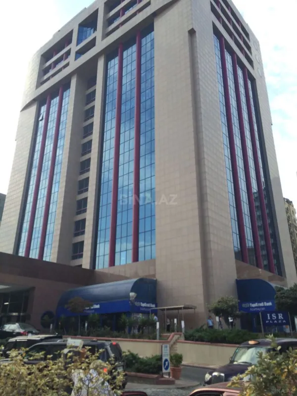 Satılır 3 otaqlı mənzil 135 m²