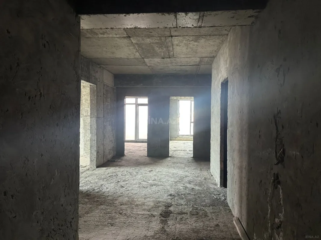 Satılır 3 otaqlı mənzil 135 m²