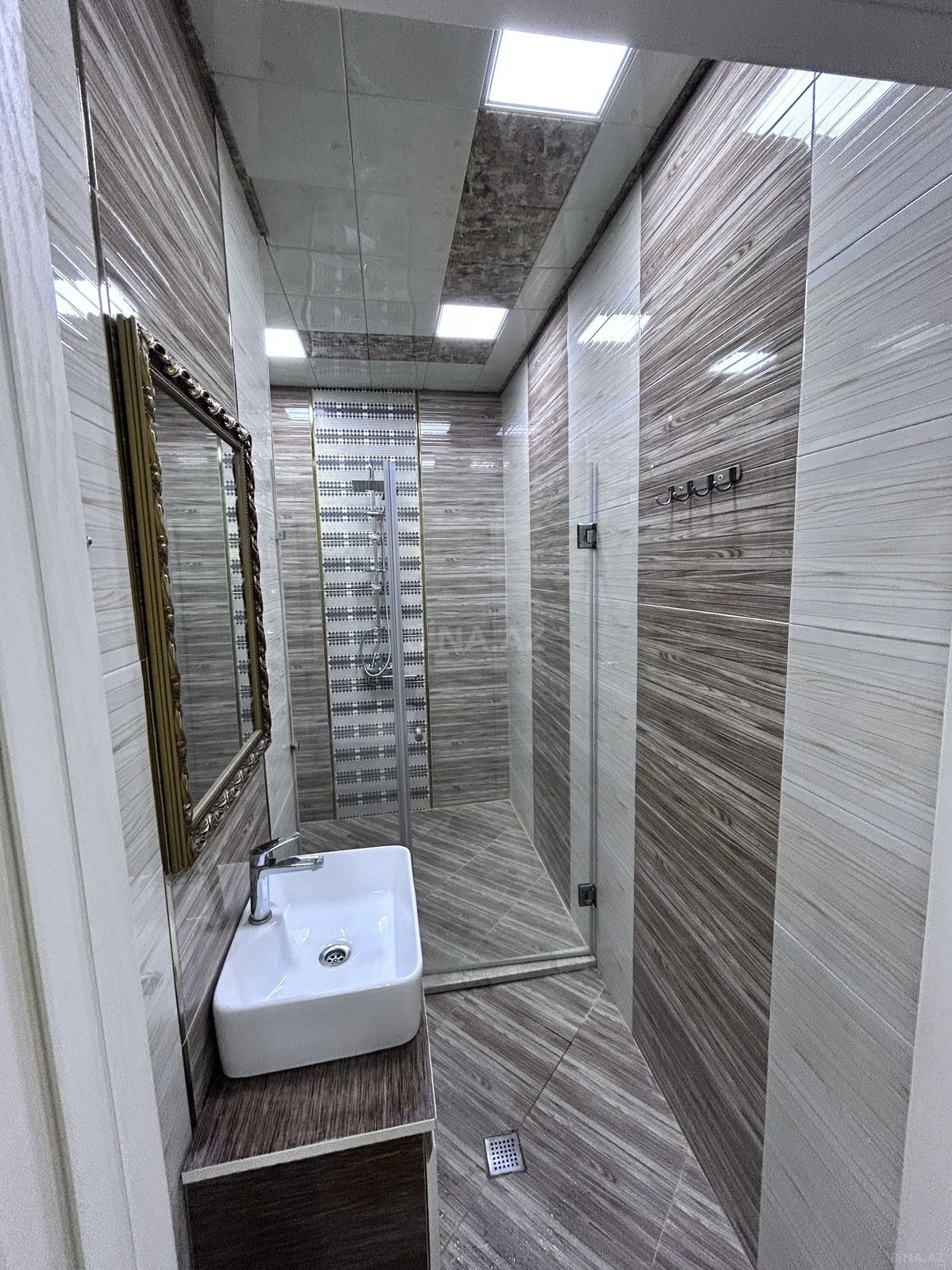 Satılır 3 otaqlı mənzil 97 m²