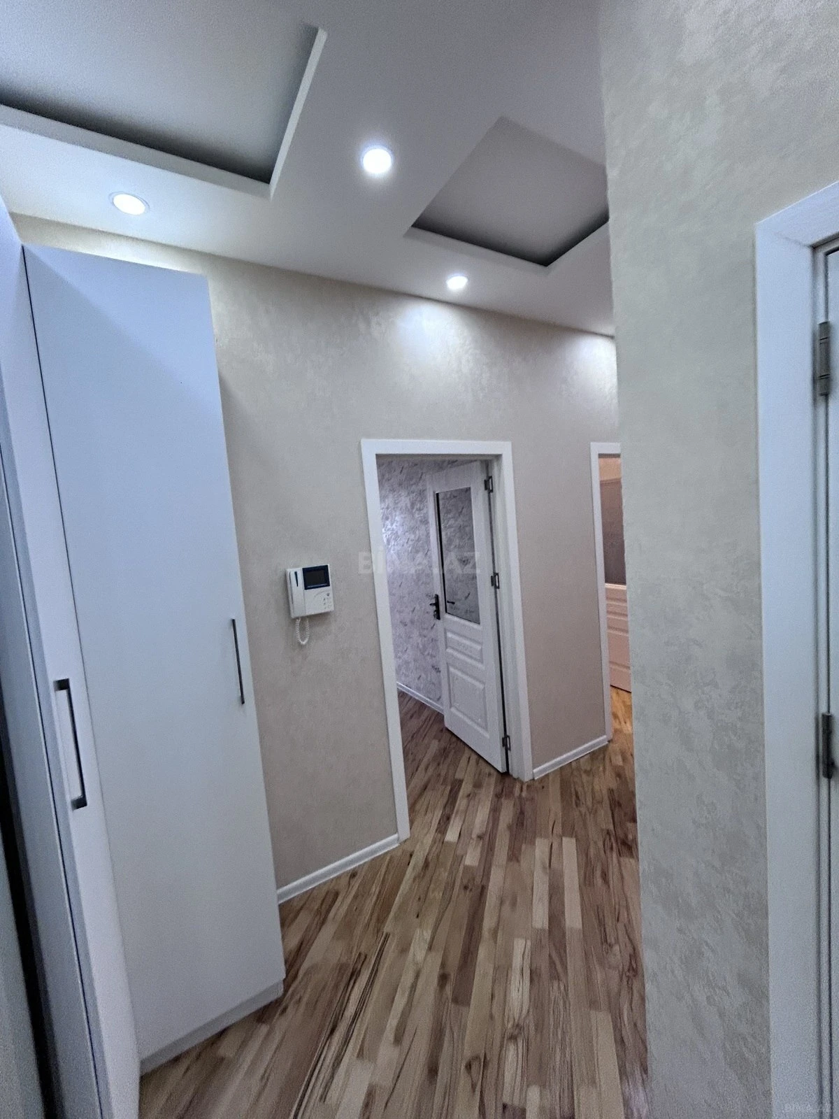 Satılır 3 otaqlı mənzil 97 m²