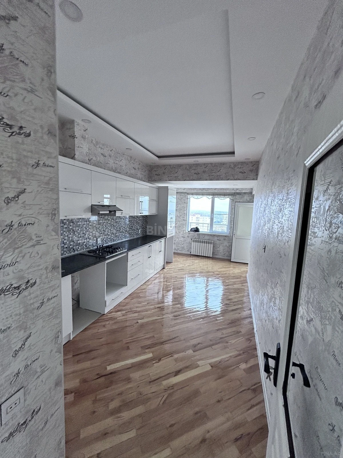 Satılır 3 otaqlı mənzil 97 m²