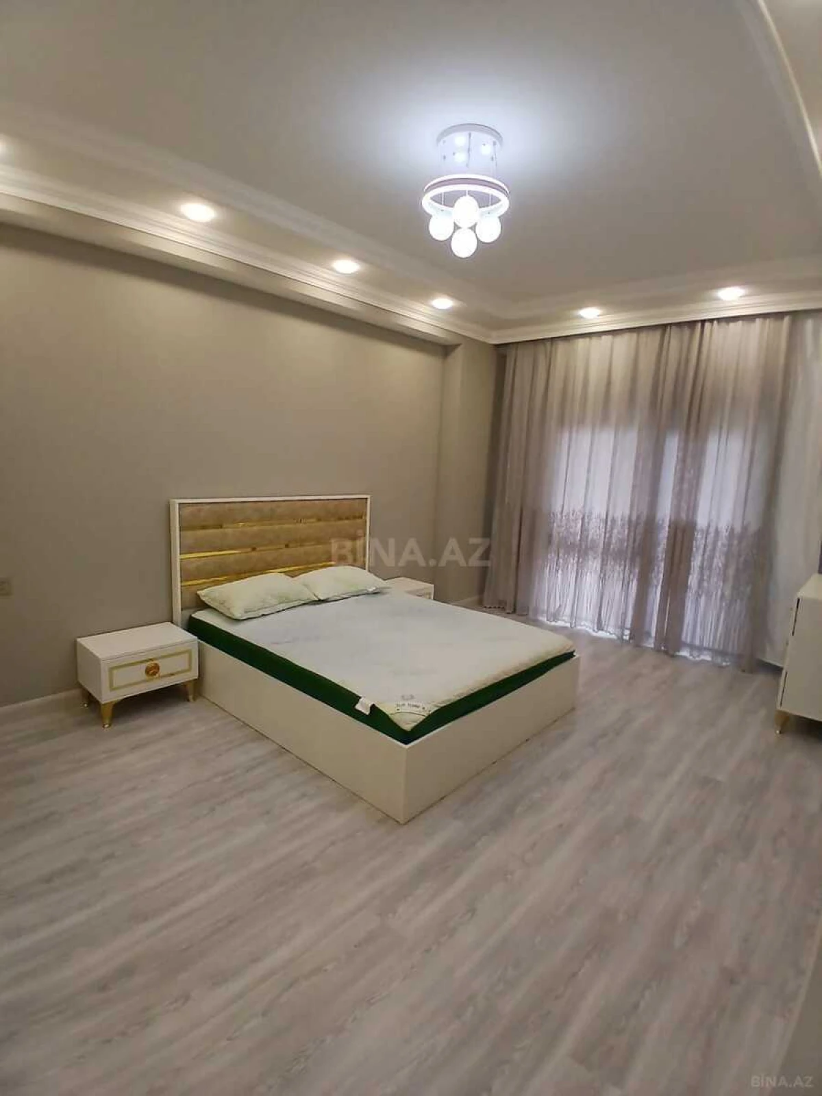 Kirayə verilir 3 otaqlı mənzil 132 m²