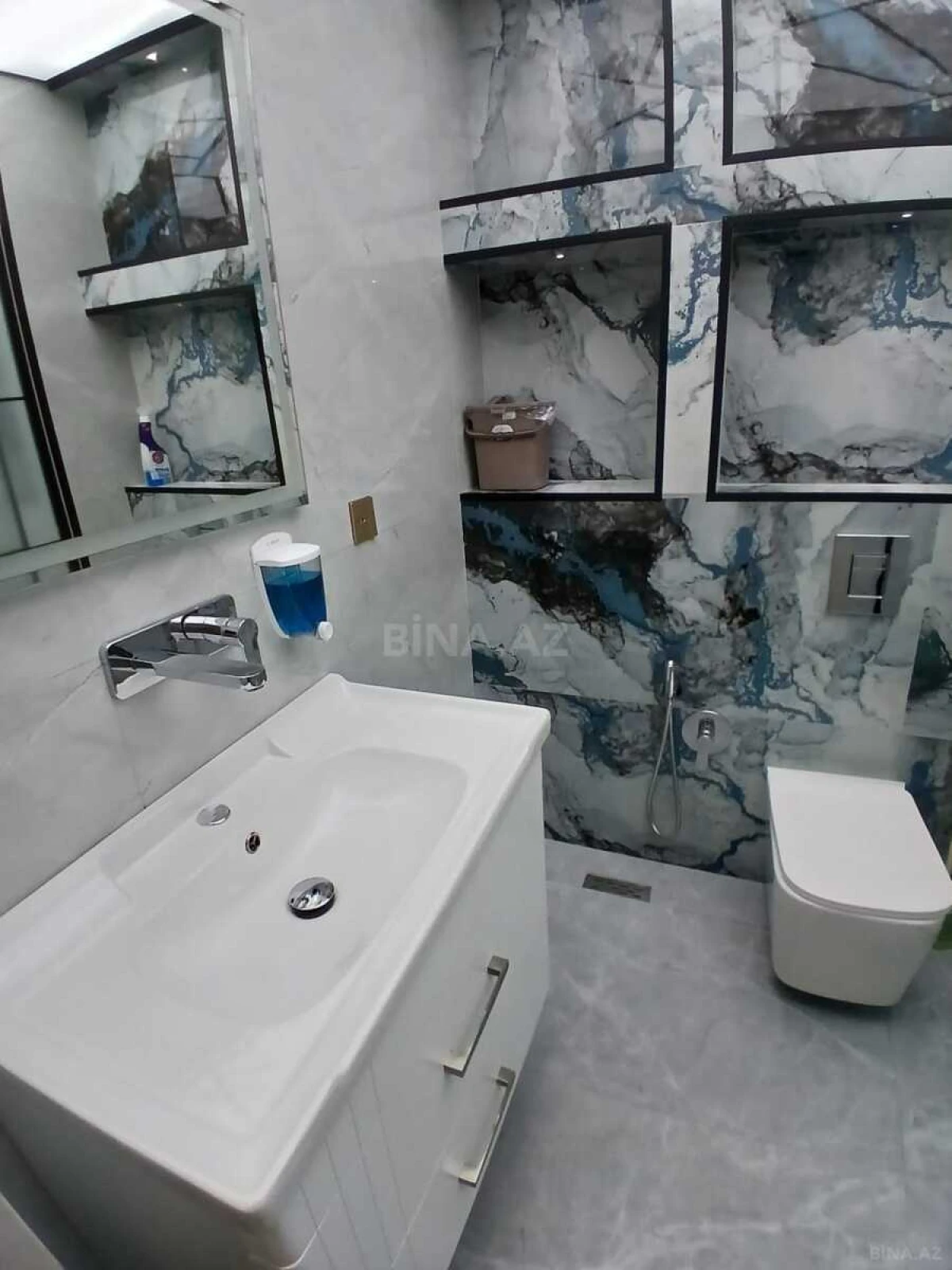 Kirayə verilir 3 otaqlı mənzil 132 m²