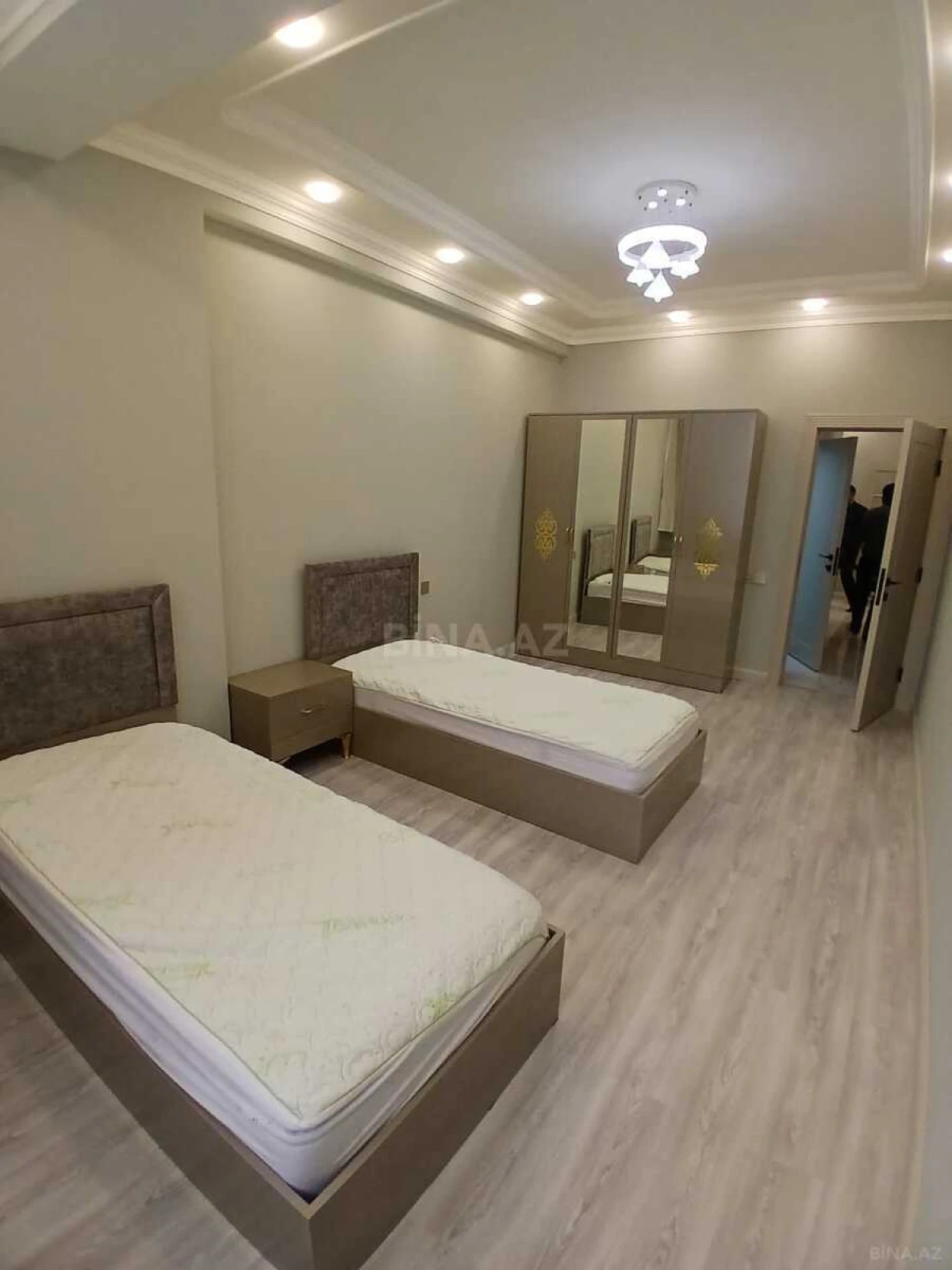 Kirayə verilir 3 otaqlı mənzil 132 m²