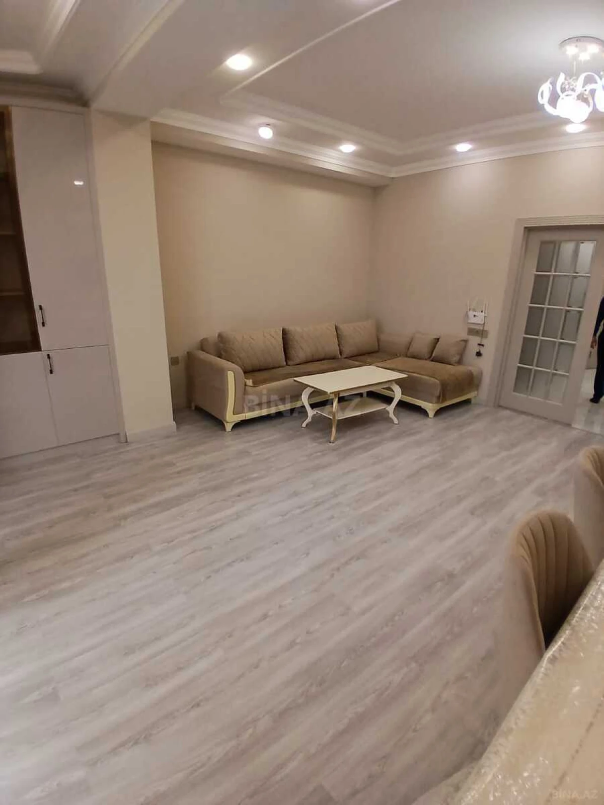 Kirayə verilir 3 otaqlı mənzil 132 m²