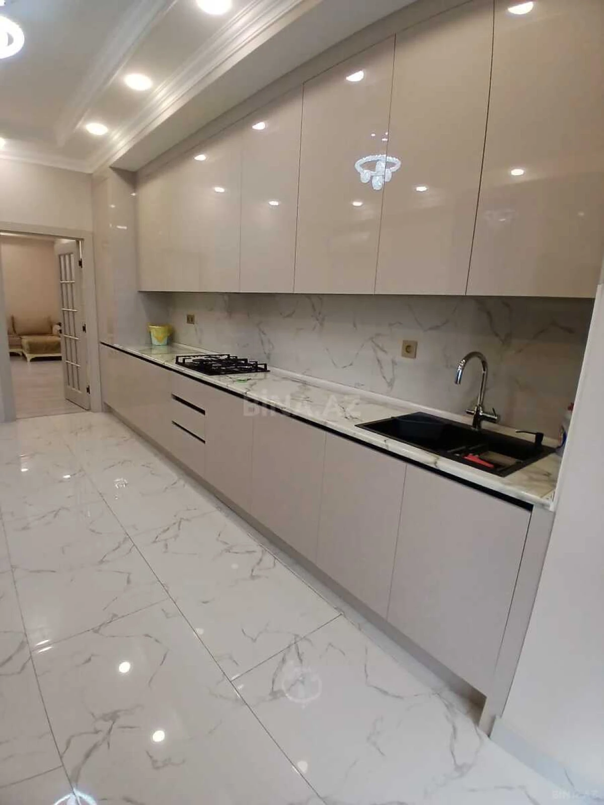 Kirayə verilir 3 otaqlı mənzil 132 m²