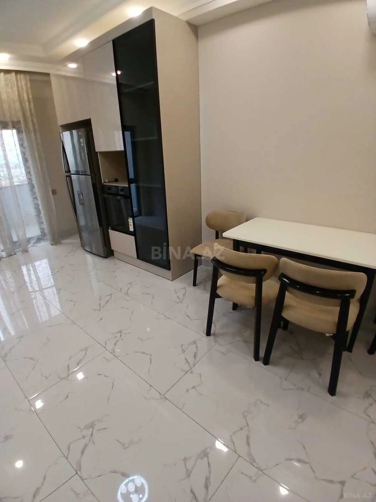 Kirayə verilir 3 otaqlı mənzil 132 m²