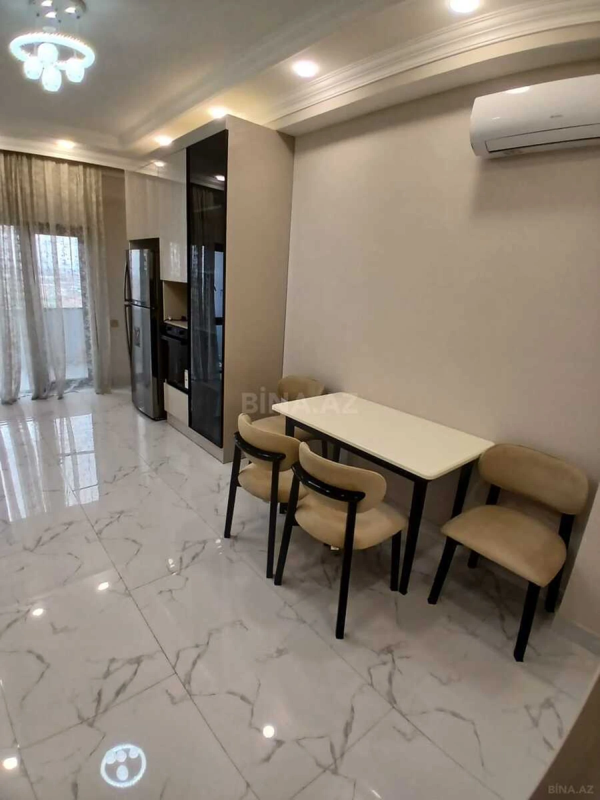 Kirayə verilir 3 otaqlı mənzil 132 m²