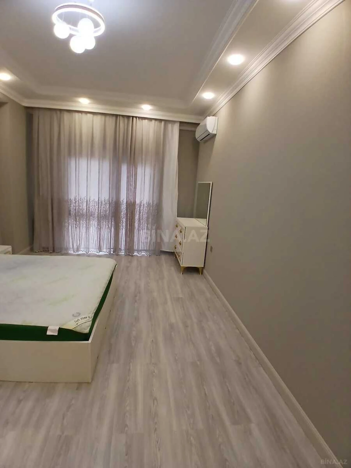 Kirayə verilir 3 otaqlı mənzil 132 m²