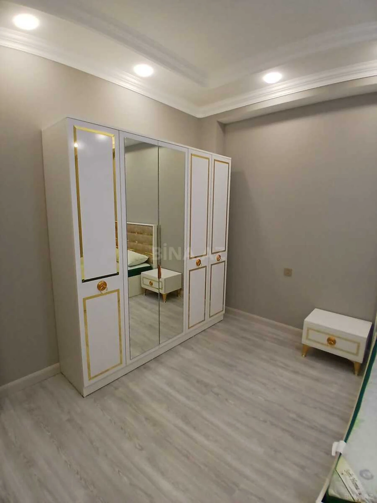 Kirayə verilir 3 otaqlı mənzil 132 m²