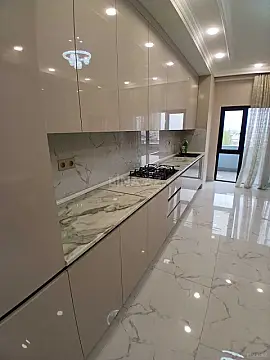 Kirayə verilir 3 otaqlı mənzil 132 m²