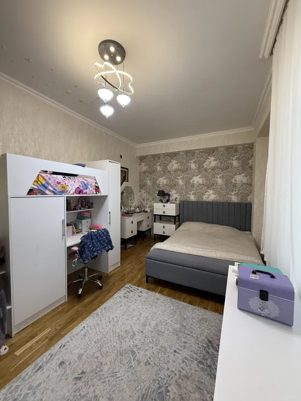 Satılır 2 otaqlı mənzil 72 m²