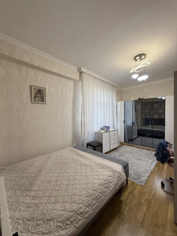 Satılır 2 otaqlı mənzil 72 m²