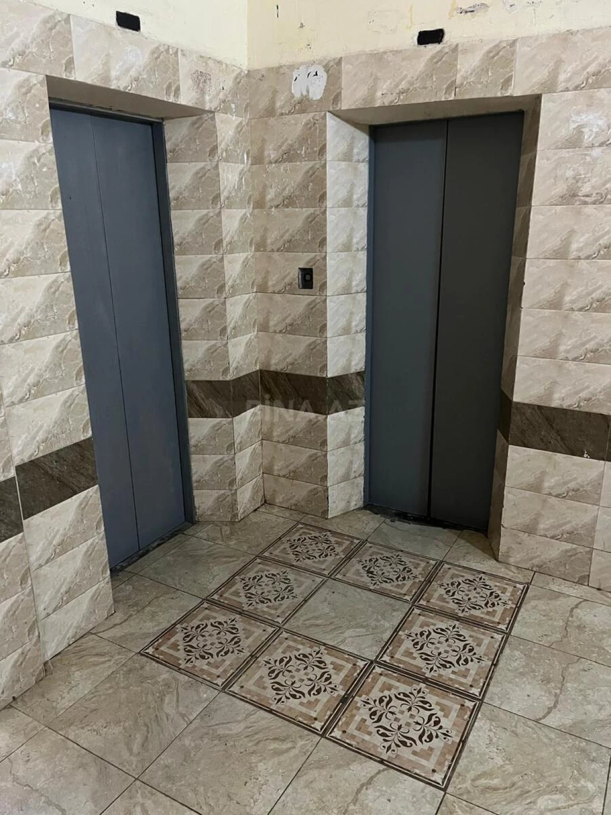 Satılır 2 otaqlı mənzil 77 m²