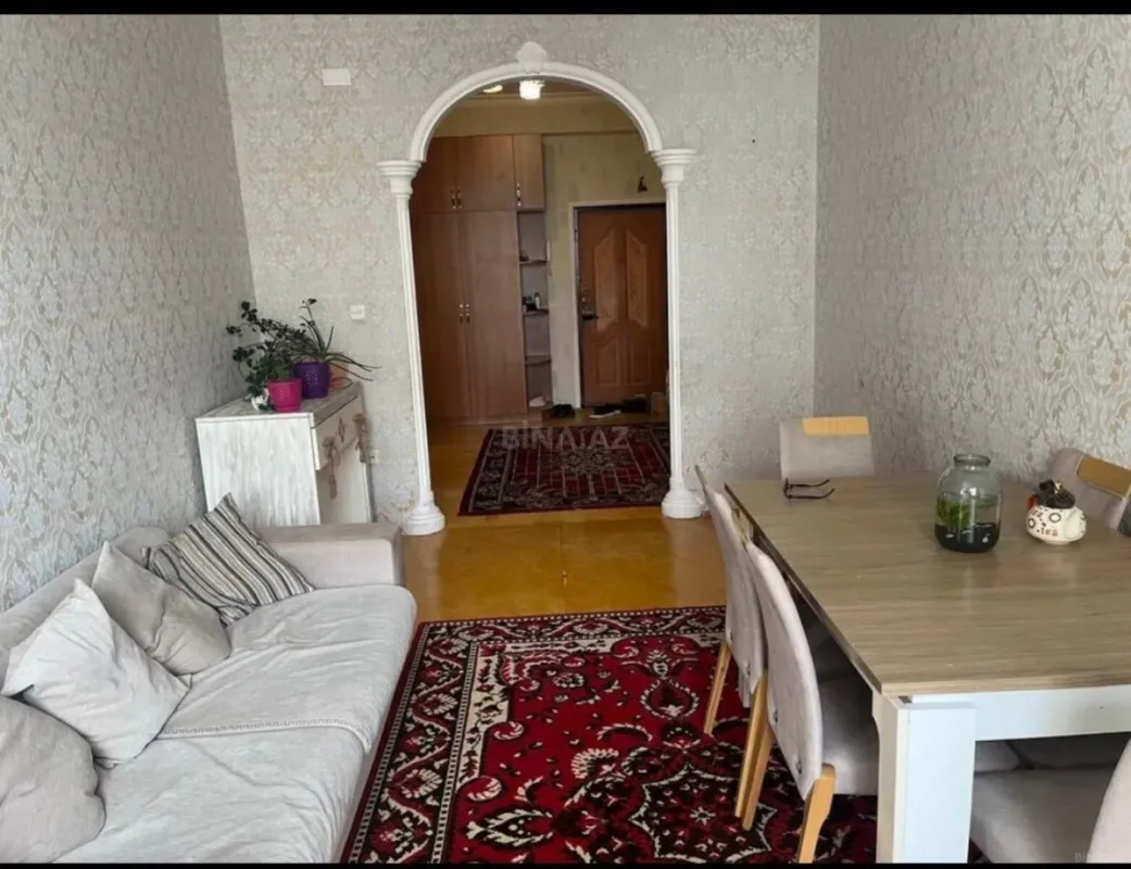 Satılır 2 otaqlı mənzil 77 m²