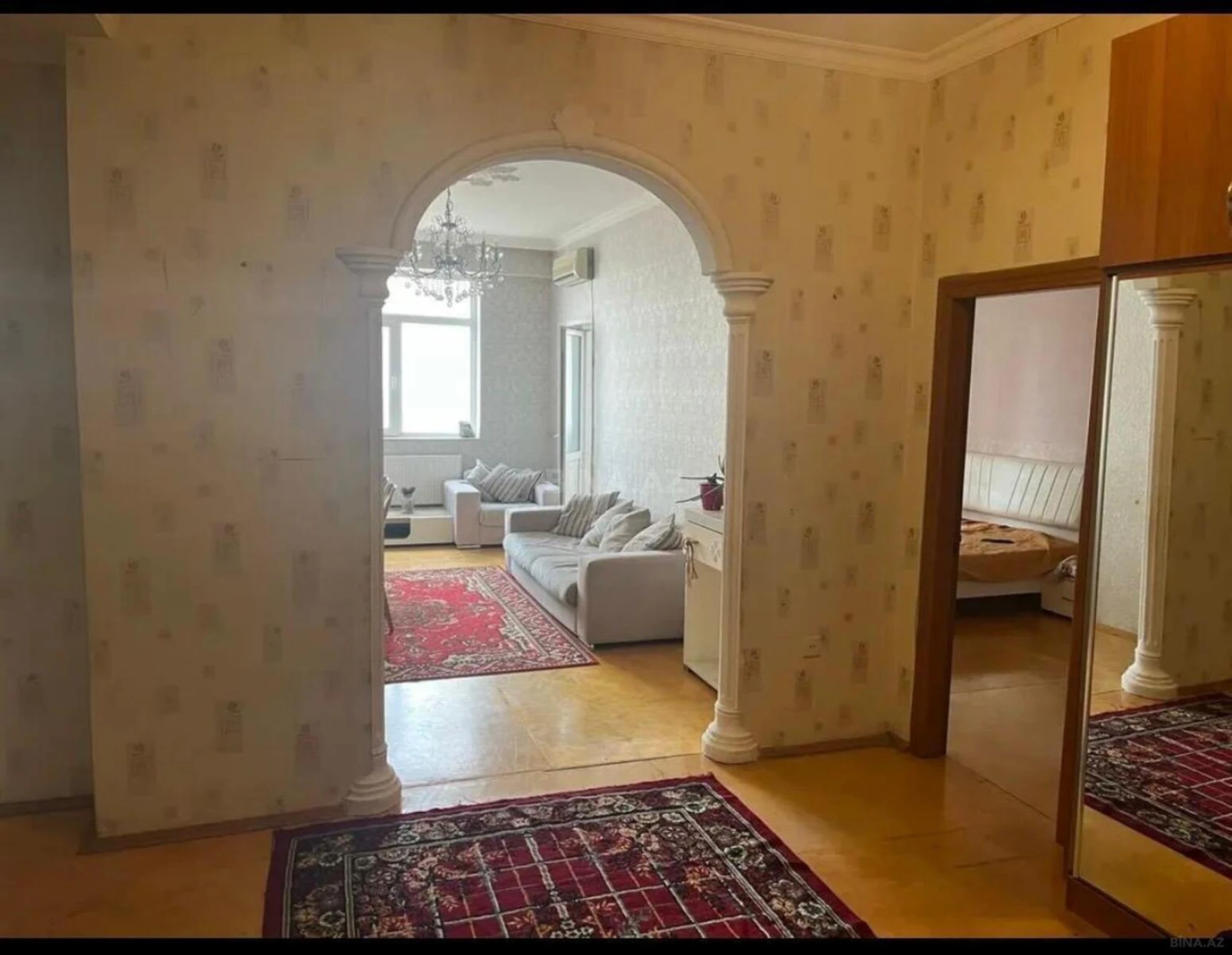 Satılır 2 otaqlı mənzil 77 m²