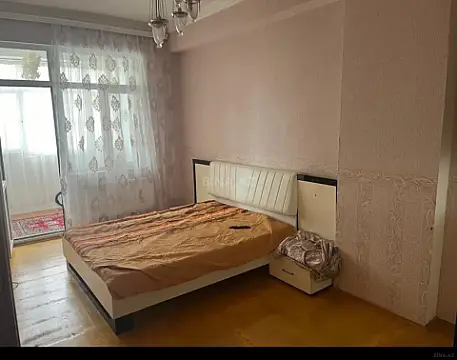 Satılır 2 otaqlı mənzil 77 m²