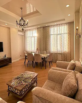 Satılır 3 otaqlı mənzil 100 m² — Bakı, İnşaatçılar 3 otaq 100.00 m²